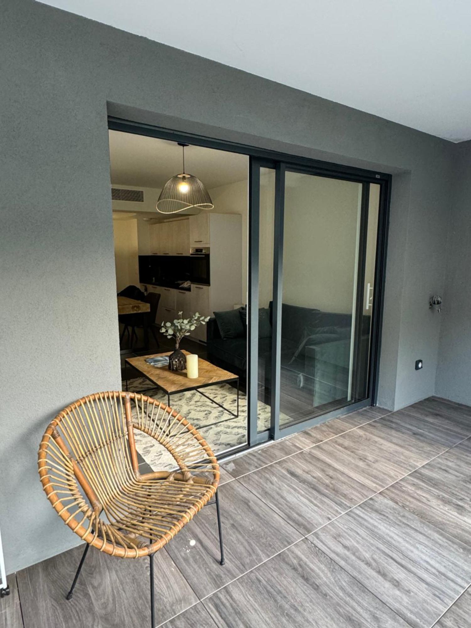 Superbe T2 Dans Residence Avec Piscine Chauffee Beausoleil Exterior photo